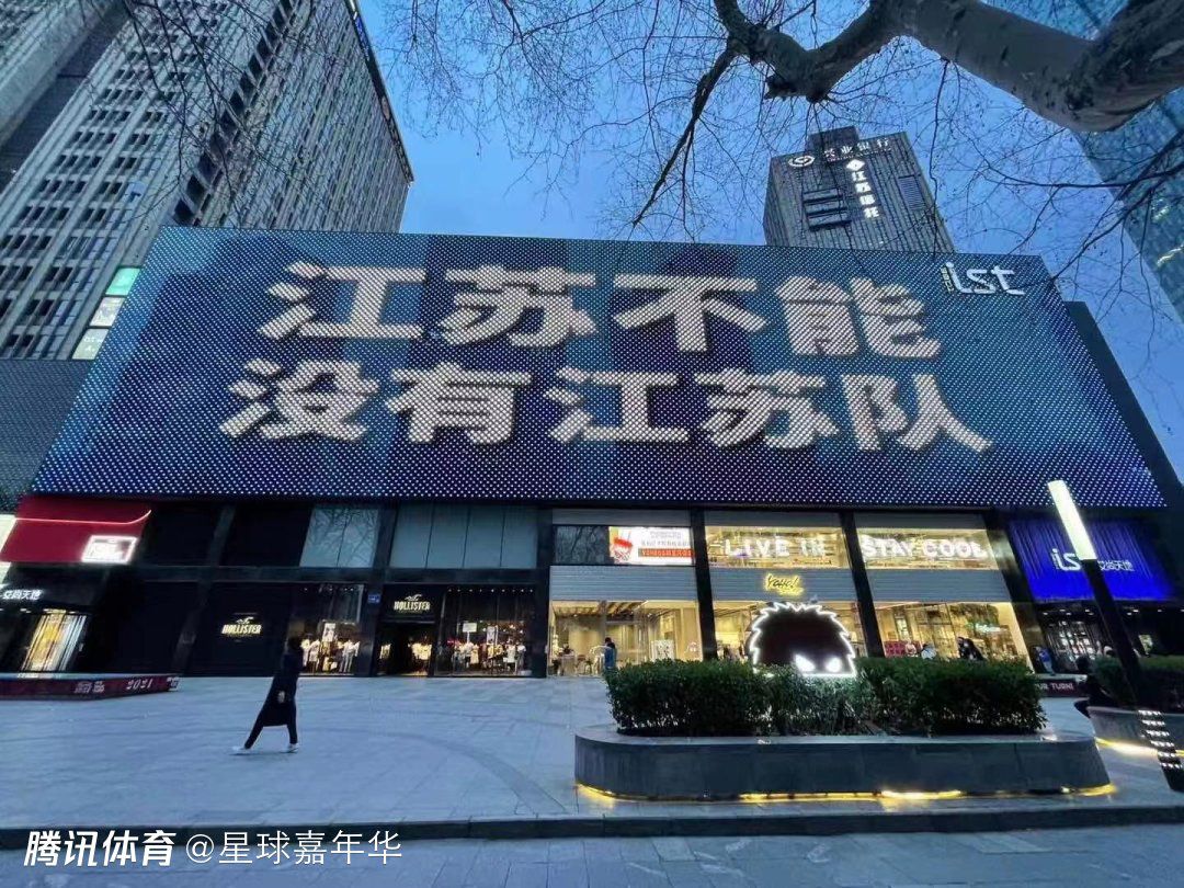 易边再战，加纳乔助攻小麦完成双响，加纳乔多次错失良机。